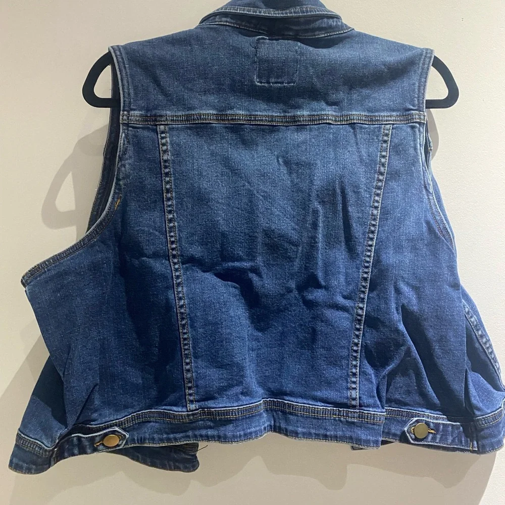 🧢 Modcloth Brand Cropped Denim Vest 🪁 - Picture 3 of 5